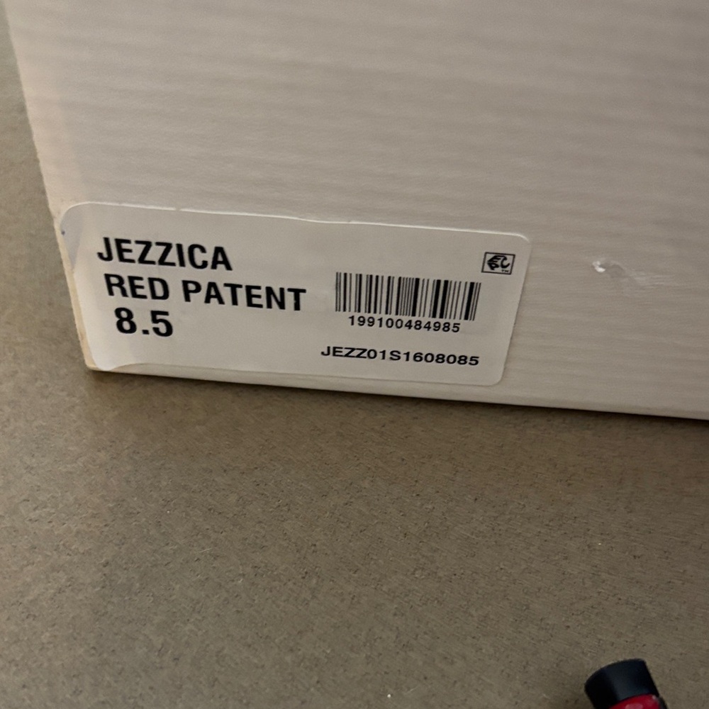 Steve Madden Red Patent Platform heels size 8.5 - Picture 5 of 6